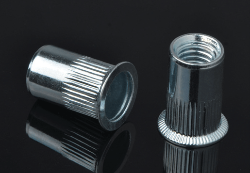 Countersunk kepala baja knurled body rivet nuts jenis terbuka