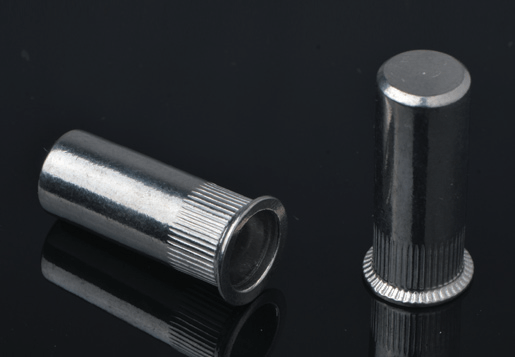 Countersunk stainless head knurled body rivet nuts tertutup jenis ujung