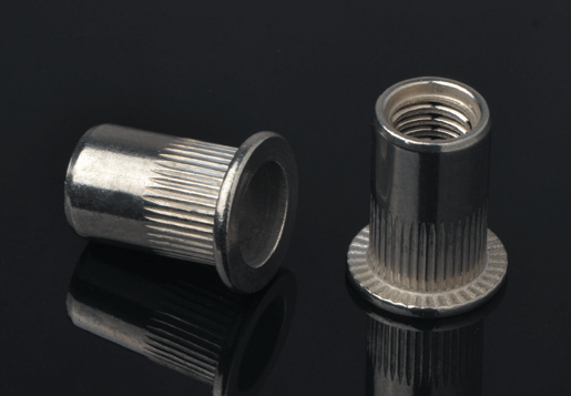 Baja stainless head datar knurled body rivet nut jenis terbuka