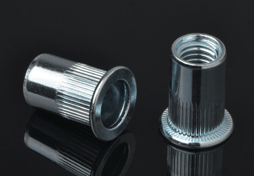 Baja kepala datar knurled body rivet nut jenis terbuka